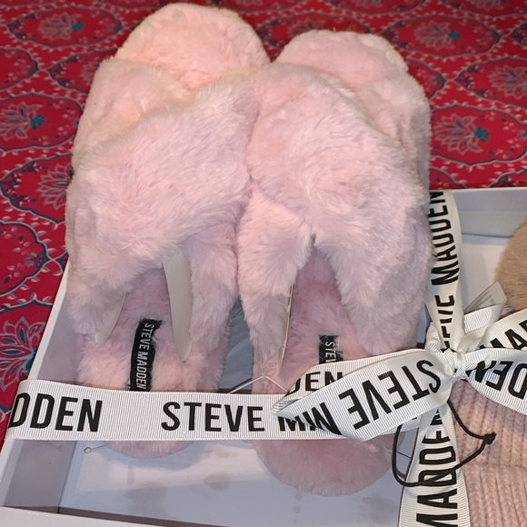 NWT Steve Madden Slipper/Knit Hat Set, Blush.  Sz M 7/8. - Picture 3 of 12